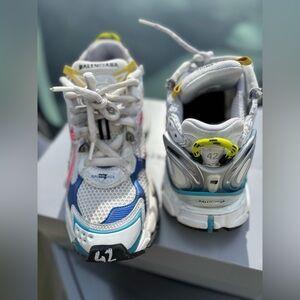BALENCIAGA TRAINERS 100% AUTHENTIC  MULTICOLOR 772767W3RBW SIZE 42 PREOWNED 1190